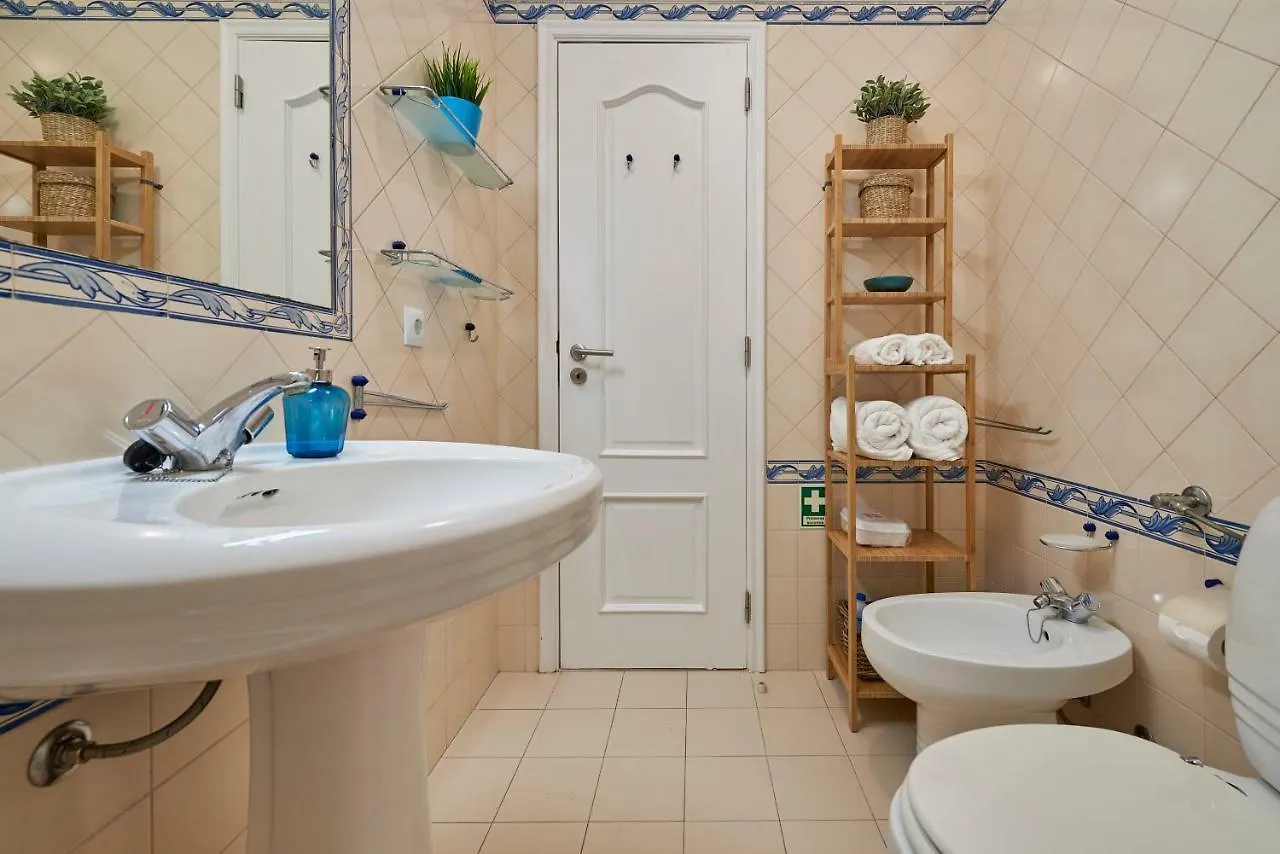 Cozy Apartment In Historic Center With Terrace Lissabon